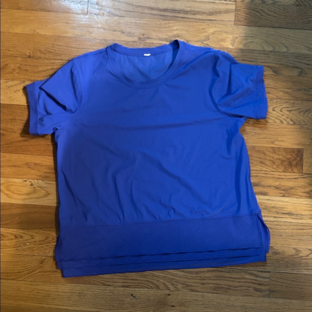 Lululemon cropped workout shirt